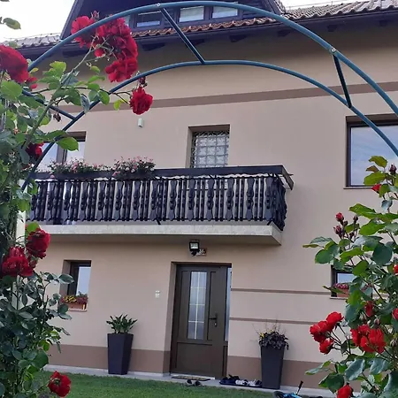 Apartment Comfortable Zre E - One Bedroom Zrece