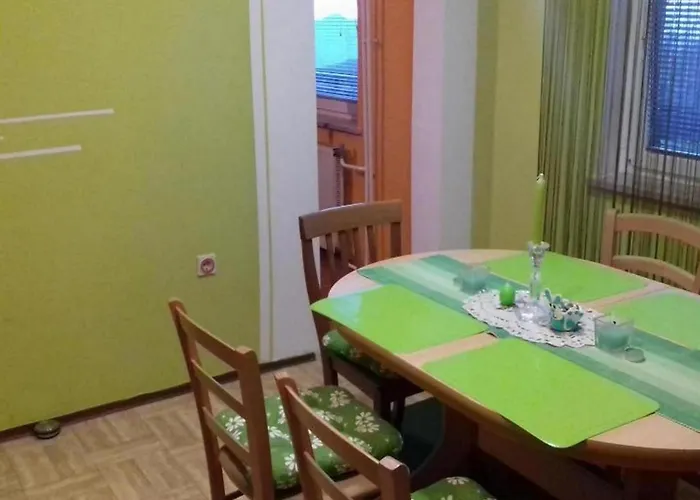 Comfortable Zre E - One Bedroom Апартаменты